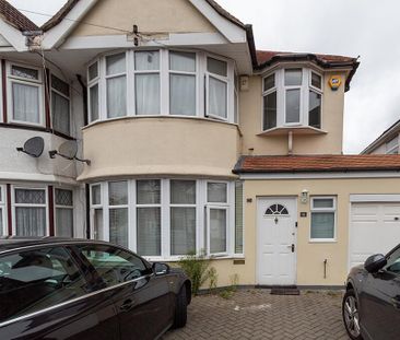 3 bedroom end of terrace house to rent - Photo 1