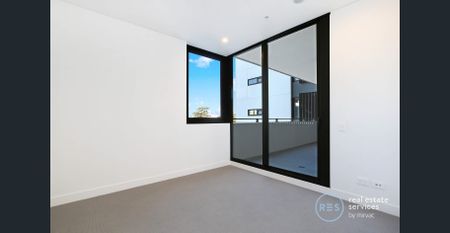 Bright East Facing 2 Bedroom Apartment with Parking in Marrickville - Photo 5