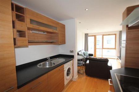 1 bedroom flat to rent - Photo 5
