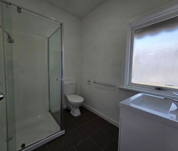 Neat and Practical Living with Everyday Convenience - Photo 5
