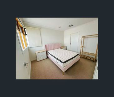 3-Bedroom Townhouse in Carnegie - Photo 4