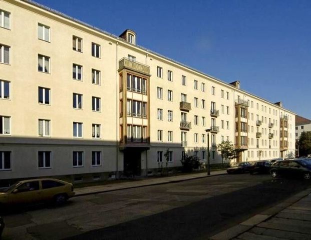 Stopp! Studenten, Azubi, Schüler: 1-Zimmer-Wohnung mit Balkon in Zentrumsnähe - Photo 1