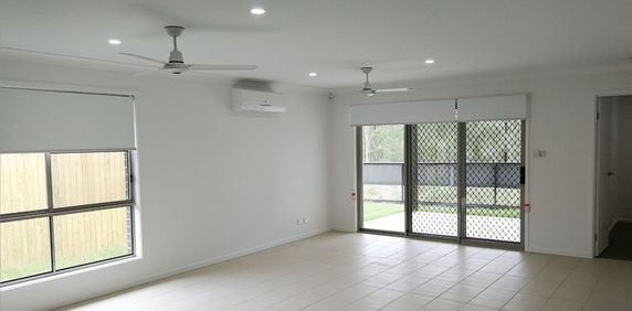 Family Home Ready for Christmas – 25 Oxenham Circuit, Augustine Heights - Photo 2