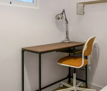 Carrer de l'Antiga Travessera, L'Hospitalet de Llobregat, Catalonia... - Photo 3