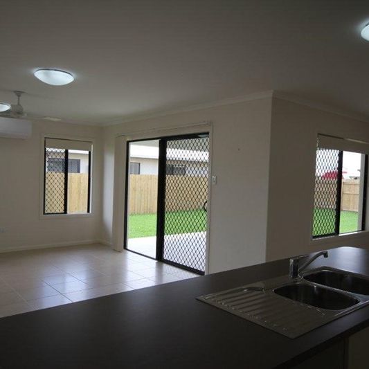 10 Epping Way, Mount Low QLD 4818 - House For Rent | Domain - Photo 1