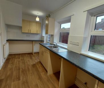 Westfield Place, Yeovil - Photo 3