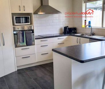 Spacious Family Home in Prime Whangārei Location! - Photo 4