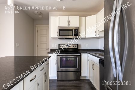 1 Bed 1 Bath Carriage suite in Regina SK - Photo 2