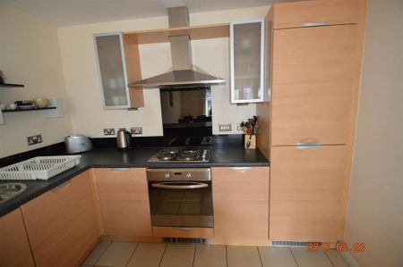 2 bedroom flat to rent - Photo 4