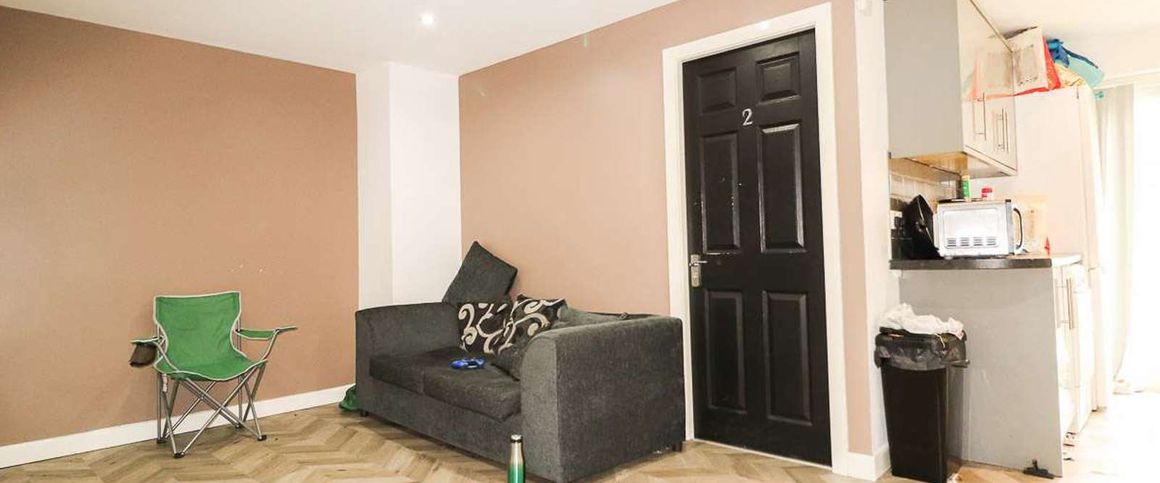 Boaler Street Room 1 (Double) - Photo 1