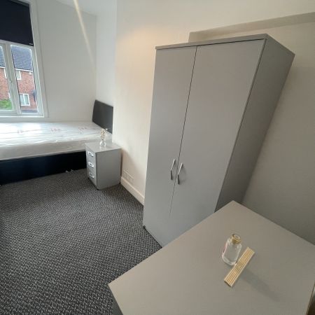 Room 2, 56, Ripon Street, Preston - Photo 3