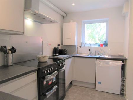 Simples Rooms with a Garden Room 4 - Photo 2