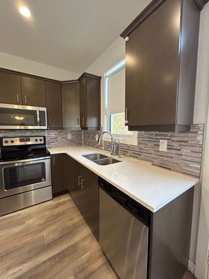 Kensington - 4 bedroom Pet Friendly House - 4054 Centennial Drive - Photo 1