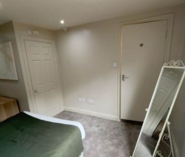 Haddon Avenue (Room 2), BURLEY, LEEDS - Photo 5
