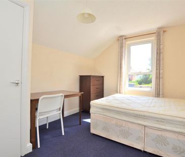 5 bedroom semi-detached house to rent - Photo 2