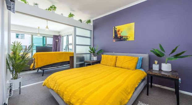 One-Bedroom Apartment with Balcony Princes Wharf: - Photo 1