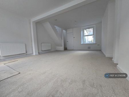 3 bedroom terraced house to rent - Photo 2