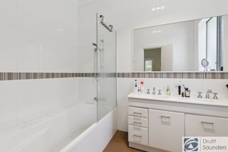 Fully Furnished Family Home in Superb Location - Photo 2