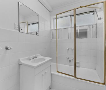 Perfectly Located & Freshly Painted Apartment! - Photo 2