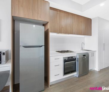 Large 1 Bedroom Studio - Photo 3