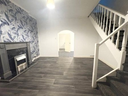 Tottington Road, Bury, BL8 - Photo 5