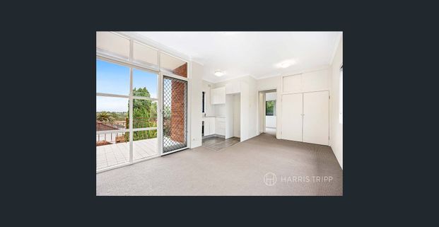 Bright & Airy Apartment in Ashfield - Photo 1