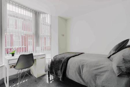 3 Beds 6 Baths - Photo 4