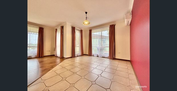 Spacious Family Home in a Quiet Cul-De-Sac Location... - Photo 1