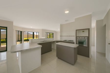 Look No Further&comma; the Perfect Family Home&excl;&excl; - Photo 3