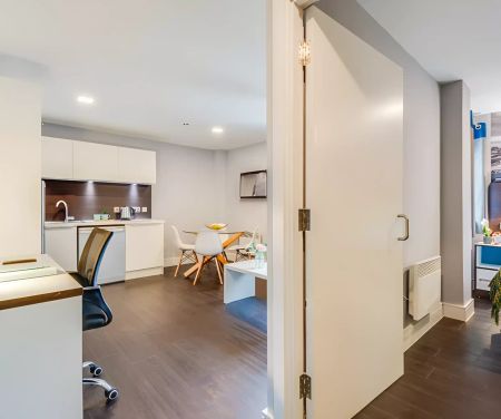 Grande Apartment - Photo 3