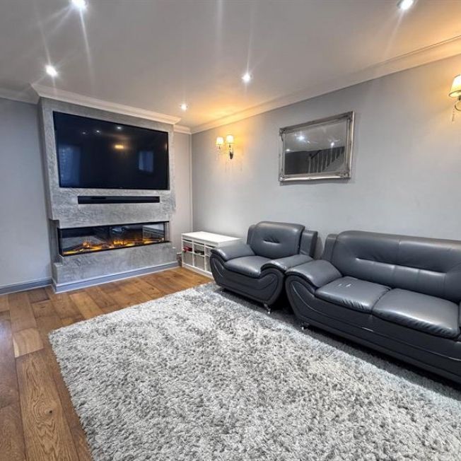 3 Bedroom Terraced To Let - Photo 1