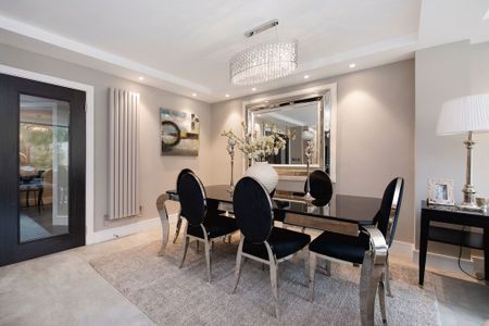 Court Close, St. Johns Wood Park, London, NW8 6NN - Photo 3