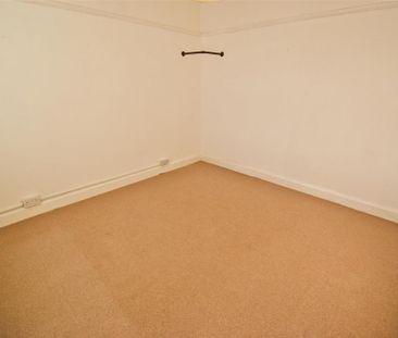 5 bedroom detached house to rent - Photo 2