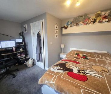 Pembroke Mews, GU14 - Photo 6