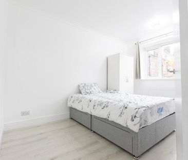 3 bedroom flat to rent - Photo 4