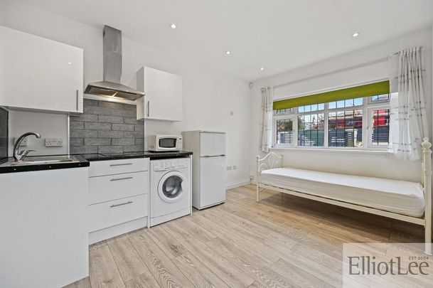 Studio to rent - Photo 1