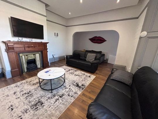 8 bedroom terraced house to rent - Photo 1