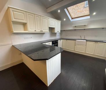 5 bedroom semi-detached house to rent - Photo 2