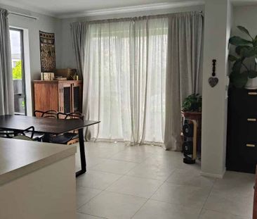 Modern 3BR Townhouse in Hobsonville - Photo 1