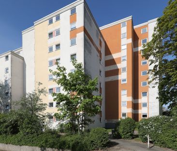 Gut geschnittene 2-Zimmer-Wohnung mit Balkon // 4. OG mitte - Foto 1