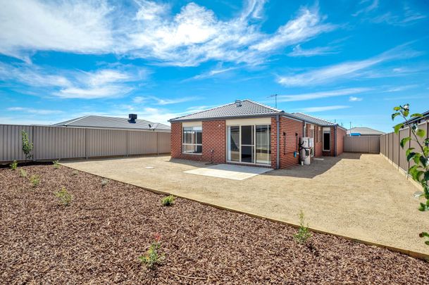 7 Honour Avenue, Winter Valley - Photo 1