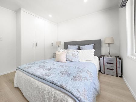 Newly Renovated Garden Apartment - Photo 2