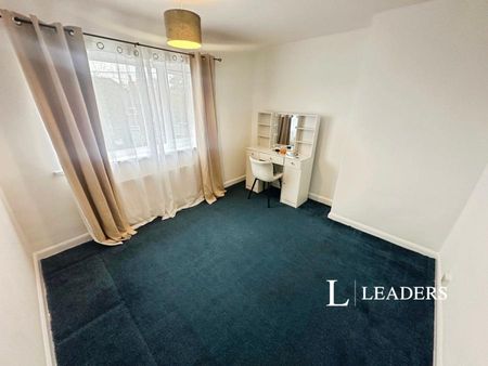 3 bedroom house to rent Rowley Avenue, Newcastle, Staffordshire, ST5 - Photo 4