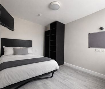 6 Bed Terraced House, Halsbury Road, L6 - Photo 2