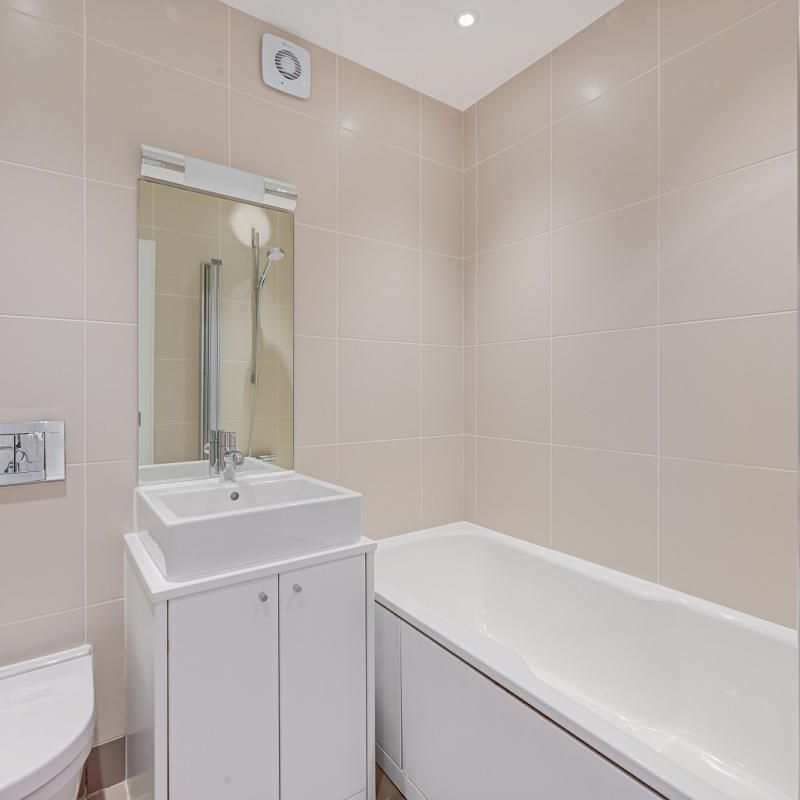 1 bedroom flat in 103 Sloane Street - Photo 1