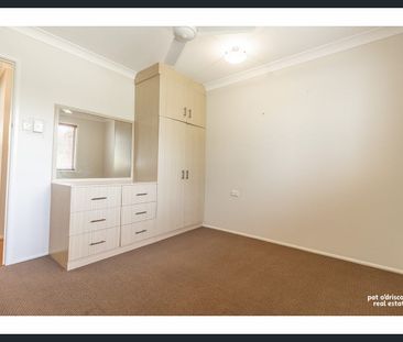 QUIETLY LOCATED & BEAUTIFULLY PRESENTED - Photo 2