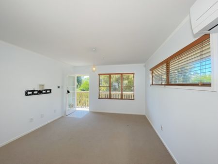 Sunny Two Bedroom Family Home in Peaceful Birkdale - Photo 3