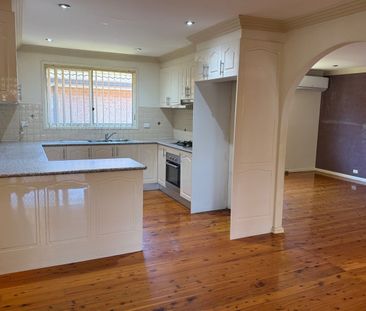 "Spacious 5 Bedroom Home in Bonnyrigg" - Photo 4