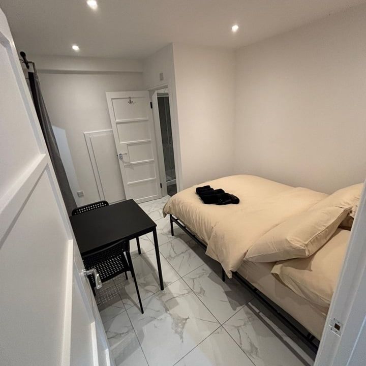 Studio Flat, London, SW19 - Photo 1