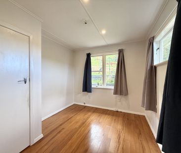 Sunny 3 Bedroom Home in Wainuiomata - Photo 4